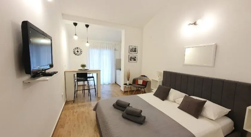 Apartments Dejana Štinjan - Image 1