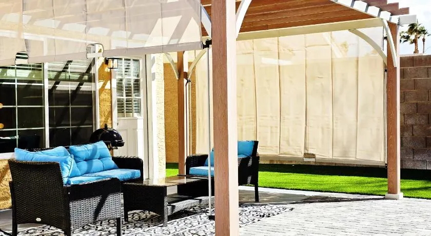 Near the Strip, Smart TVs, WiFi, private garage and backyard - Image 1