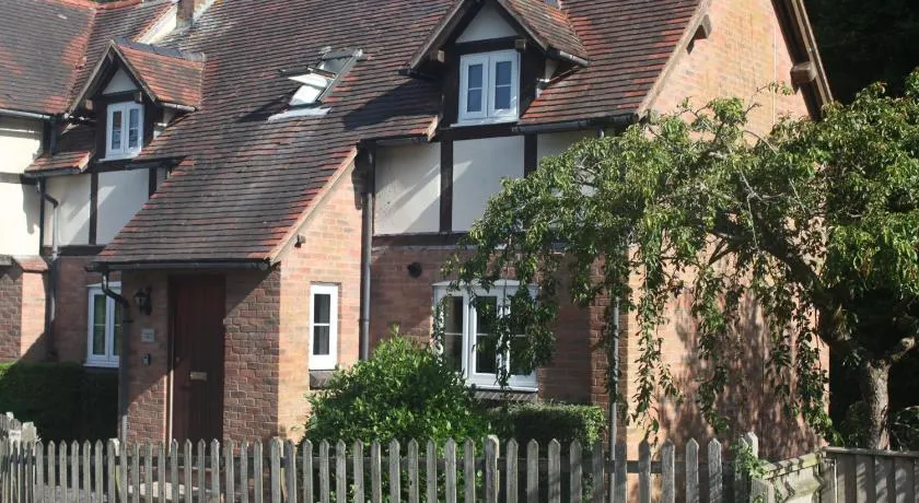 Honeysuckle Cottage - Image 1