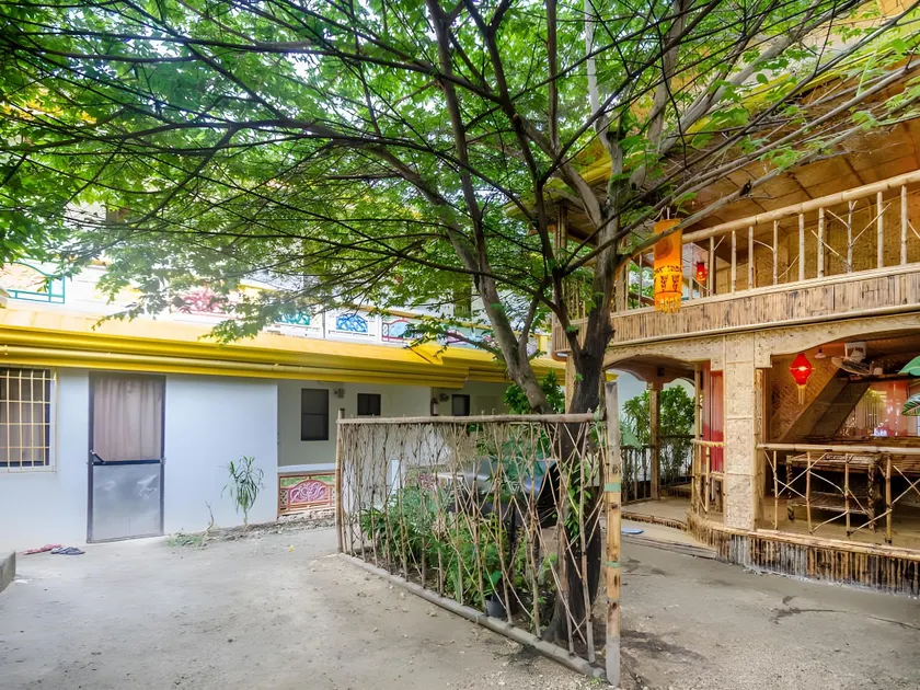 Bambooze Hauz - Image 1