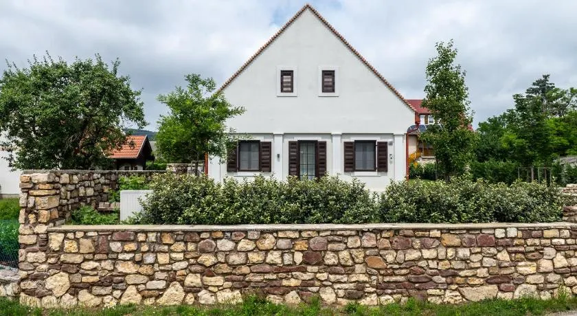 Viktória Kőház Köveskál - Image 1