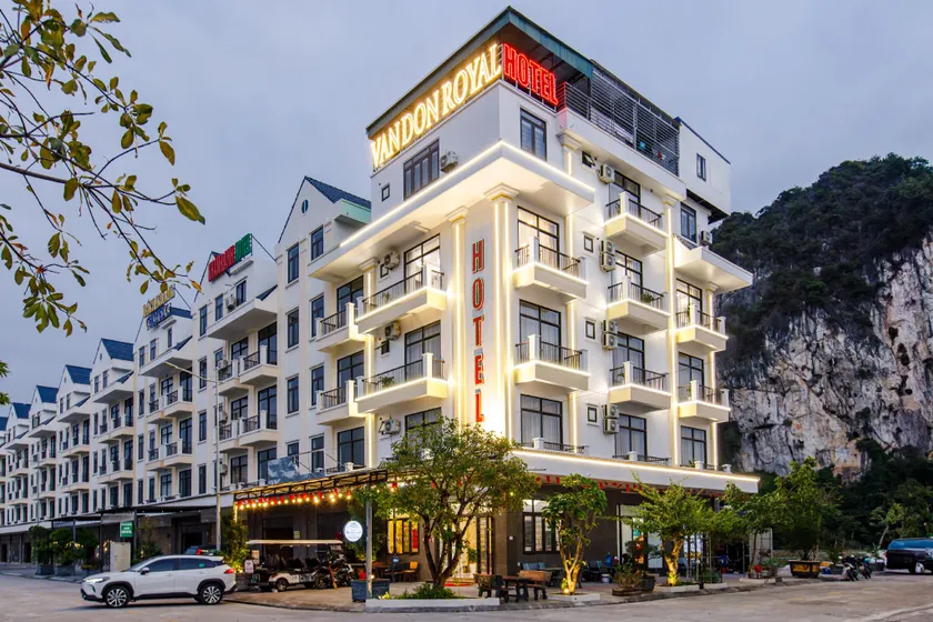 Van Don Royal Hotel - Image 1