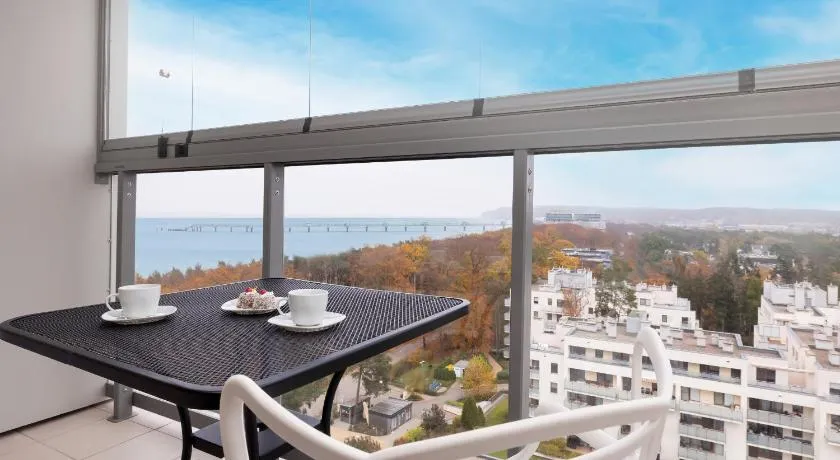 Apartamenty Aquamarina Onyx by Noclegi Renters - Image 1