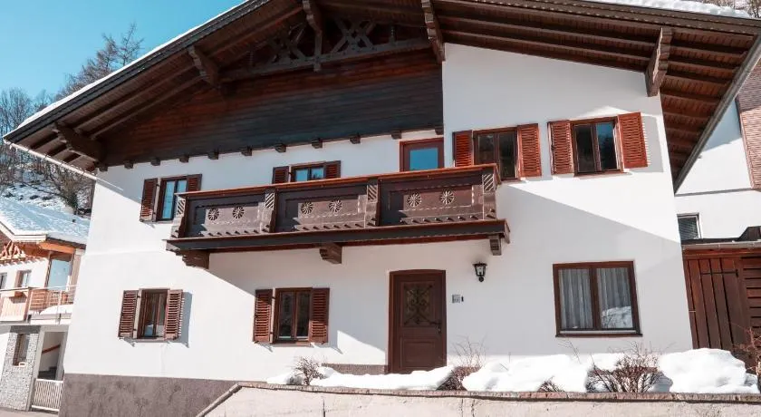 Traditionell-modernes Haus in Hötting - Image 1