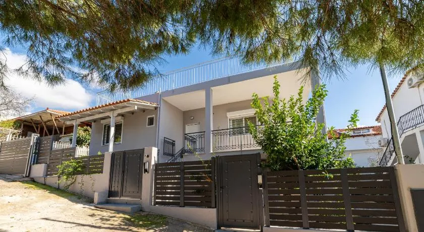 Chris Guesthouses - Image 1
