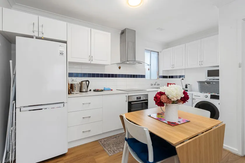 Comfortable 1-Bed Retreat Near Canberra City - Image 1