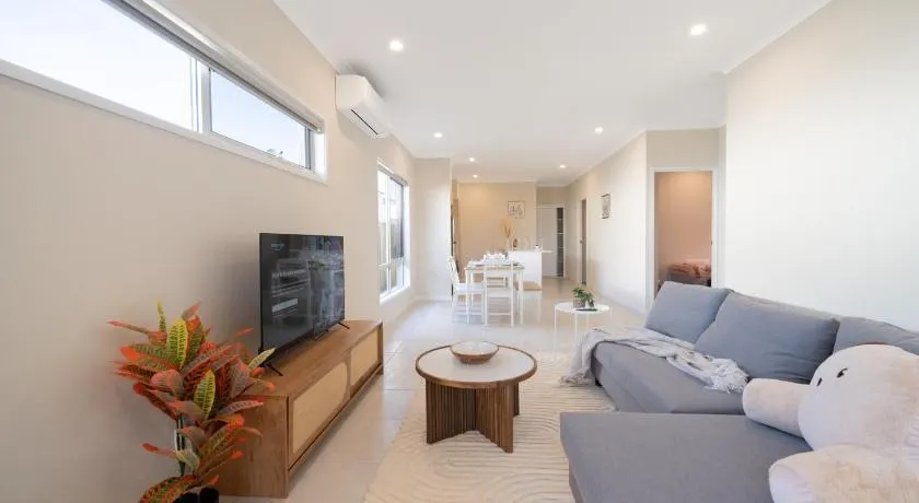 Bottlebrush Retreat - 4BR Home in Griffin - Image 1