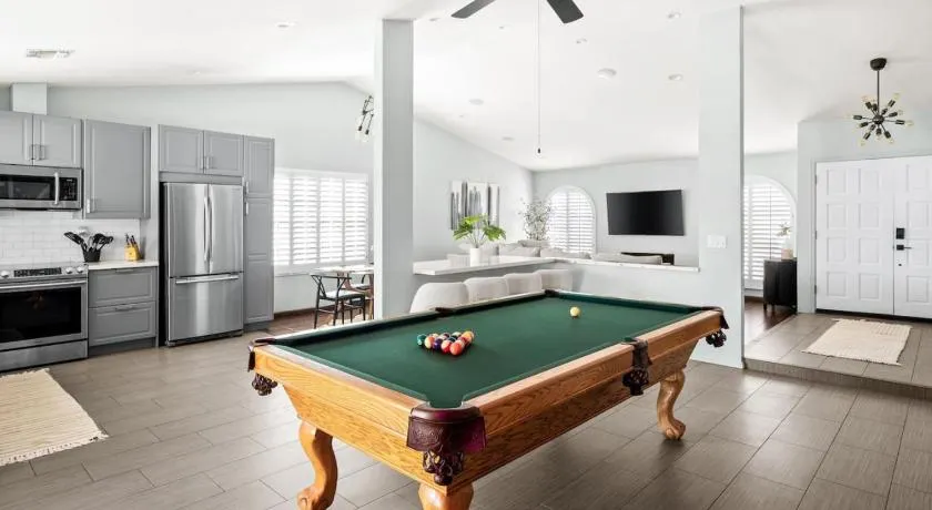 3Bedroom 2Bath - Saltwater Pool, Hot Tub, & Pool Table - Image 1