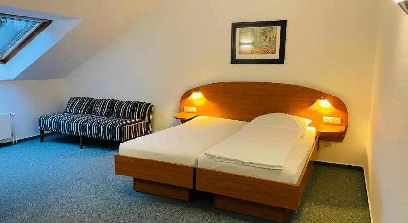 Double room, shower, toilet, facing the forest - Image 1