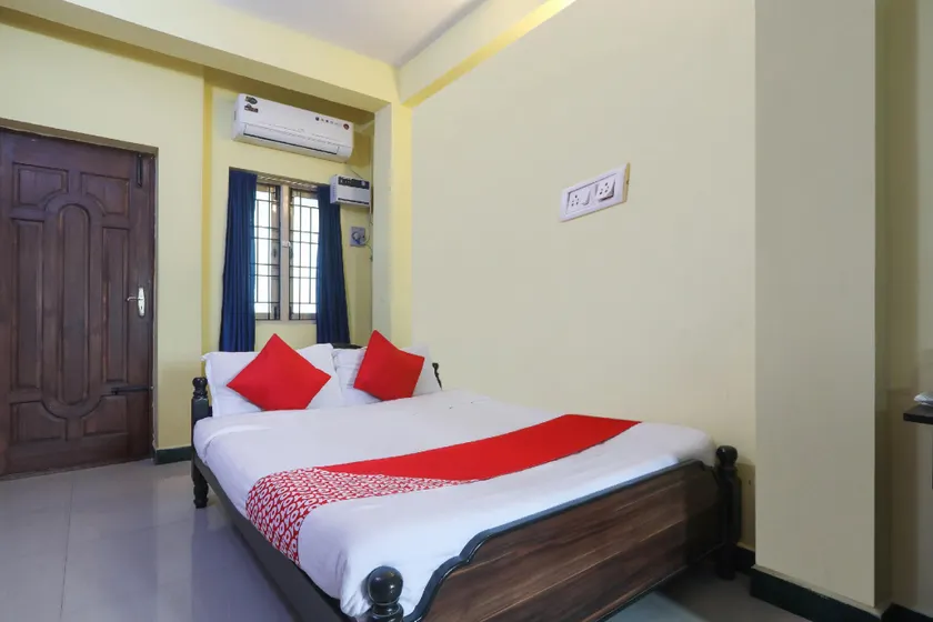 D-qube Hotels by OYO Rooms - Image 1