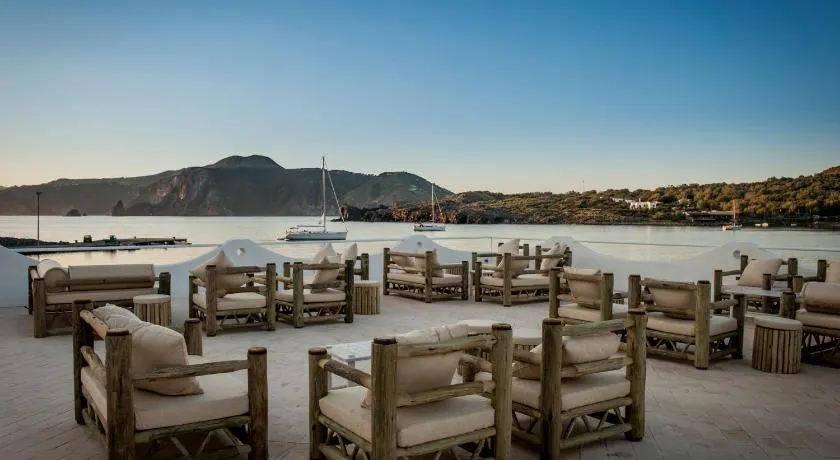 Hotiday Vulcano Porto - Image 1