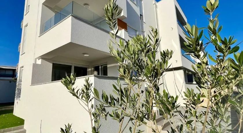 Luxury apartment Sun with private Pool and Jacuzzi - Image 1
