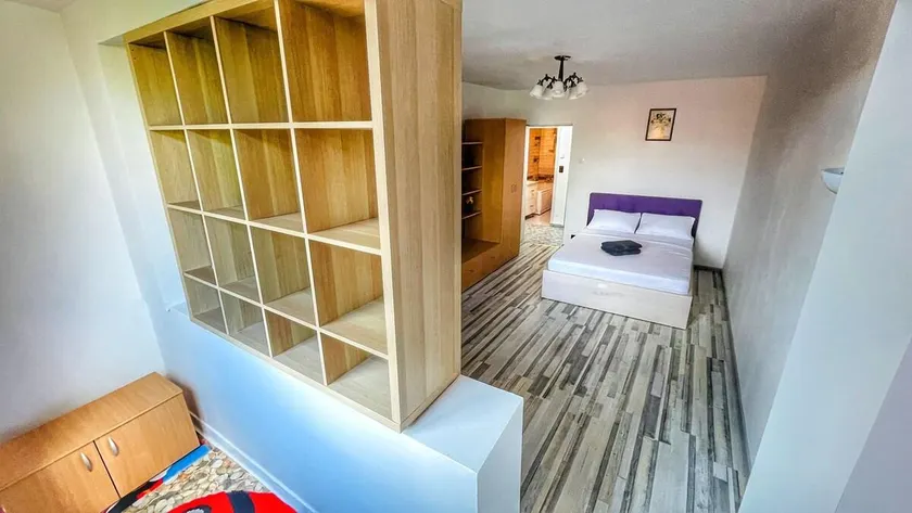 Ultracentral quiet modern studio with free parking - Image 1