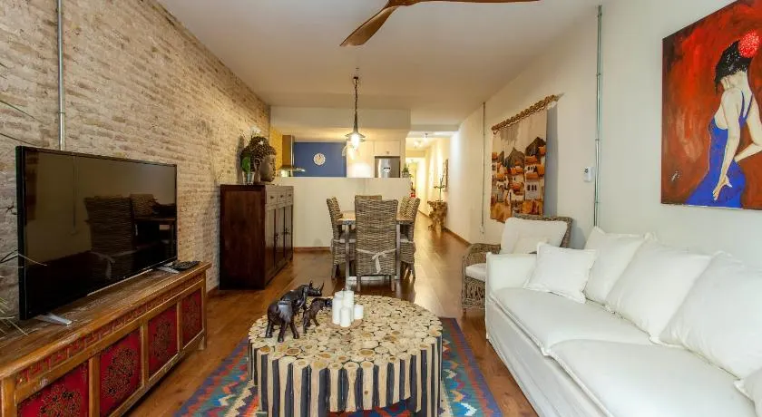LUXURIOUS & ALLURING HOME IN HISTORIC TOWN (VALENCIA) - Image 1