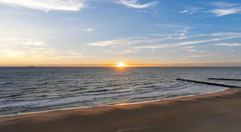 Oceanfront condo, ocean view and indoor pool - Image 1