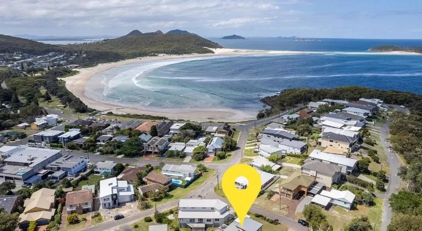 Golden Sands 2 Short Street, Air Con, Wifi, Beach View - Image 1