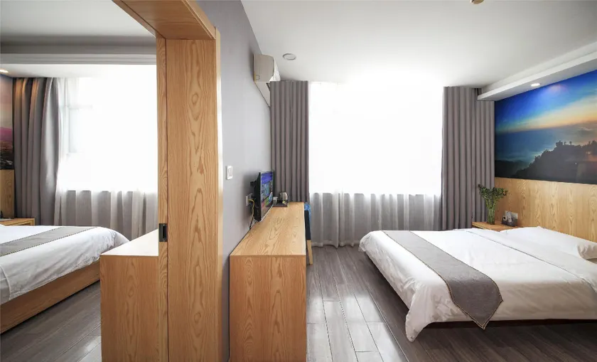 Ease Hotel · fun (The Three Gorges Electric Power Vocational College, CBD, Yichang) - Image 1