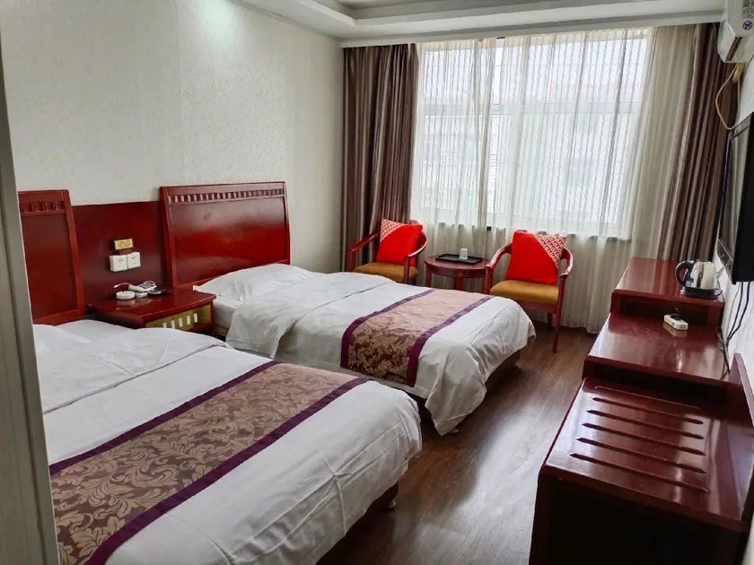 Bohong Business Hotel - Image 1