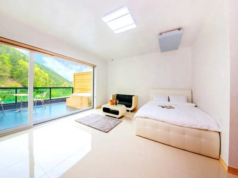 Tongyeong Hue Spa Pension - Image 1