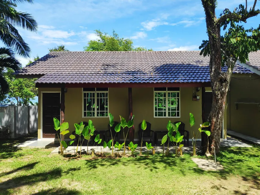 Sunset Bay Cottage - Image 1