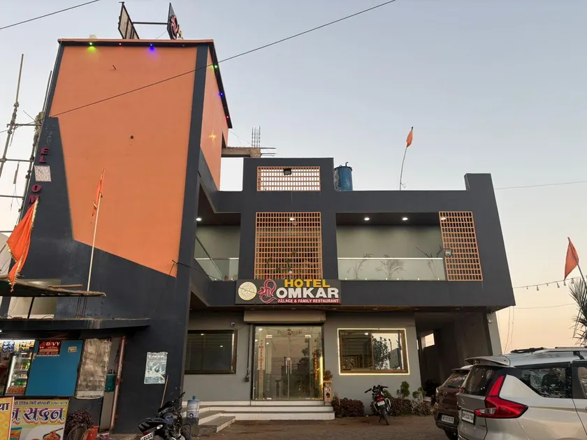 Hotel Shri Omkar Palace & Family Restaurant - Image 1