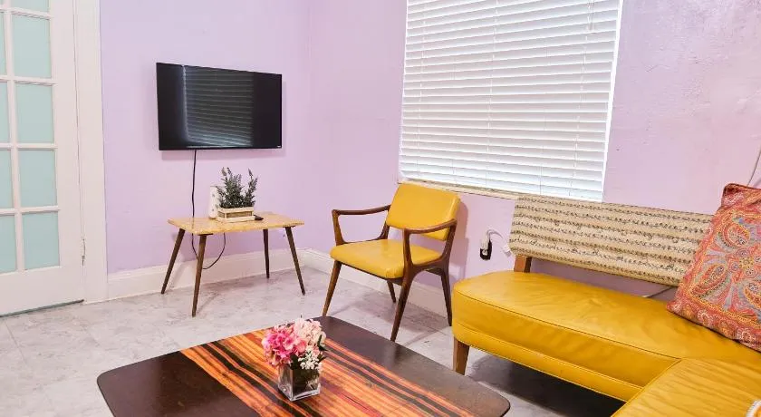 The Marlin Rooster Apartments - Image 1