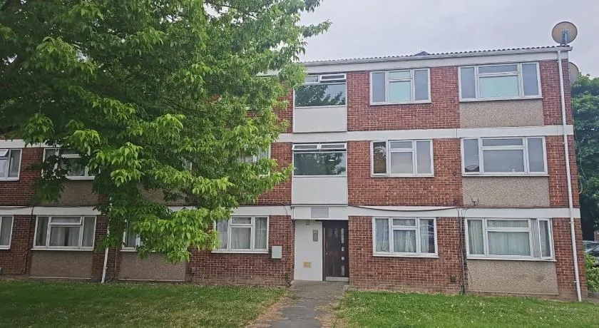 Langley One Bedroom Flat - Image 1
