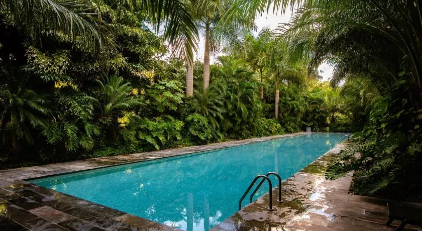 Cozy, elegant 2BR Via Montejo, steps to US Consulate - Image 1