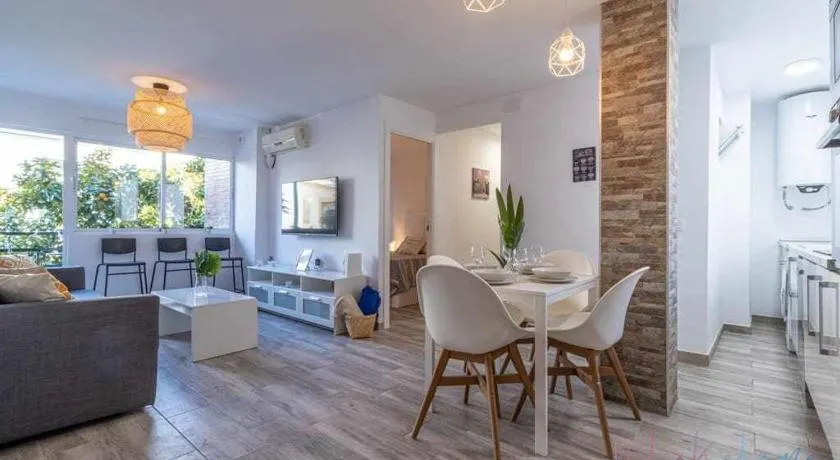 Apartamento 1 en Estadio Sevilla, 6 plazas y metro - Image 1
