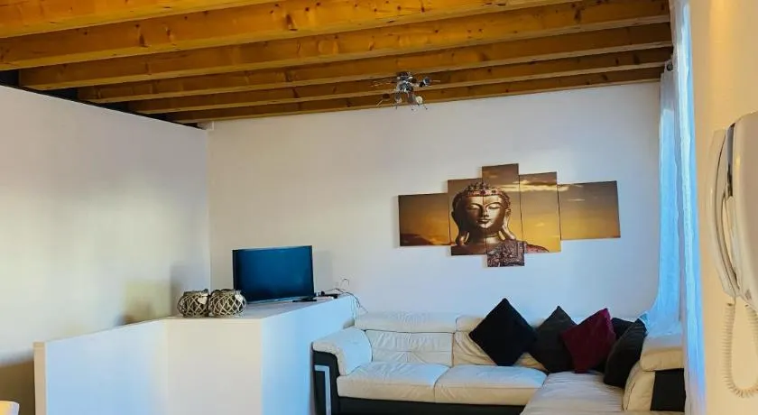 Central Luxury Garden guest house - Image 1