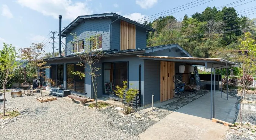 焚き火とサウナと田んぼの古民家一軒宿アゼミチタベネル - Image 1