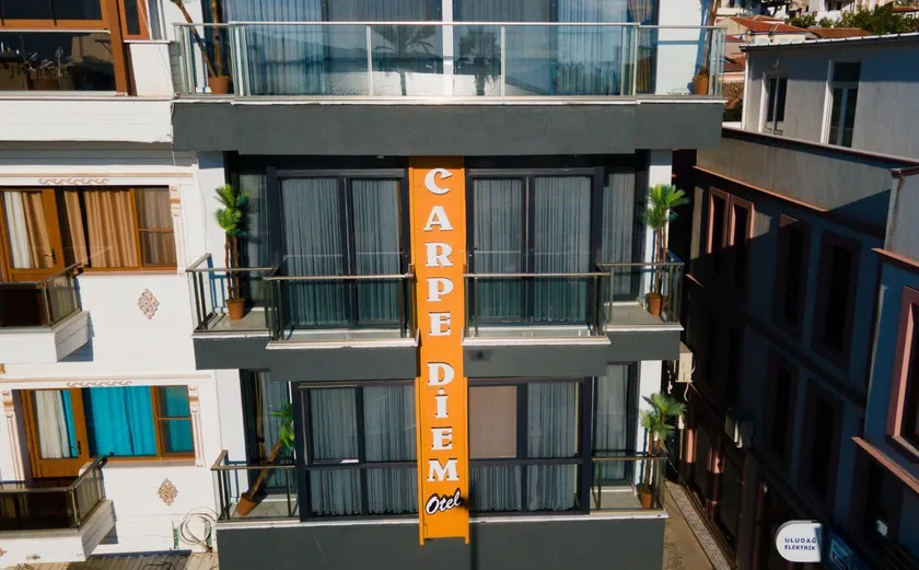 Carpe Diem Hotel - Image 1