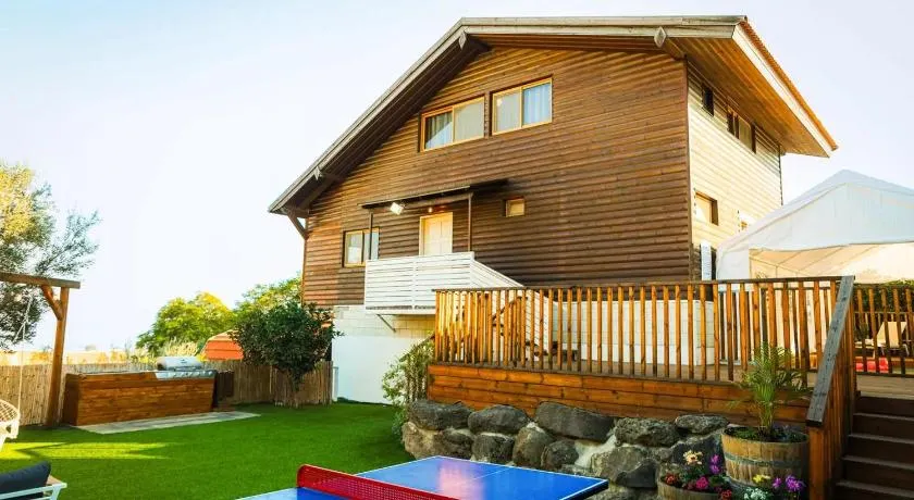 וילת בית העץ Wood House Vila - Image 1