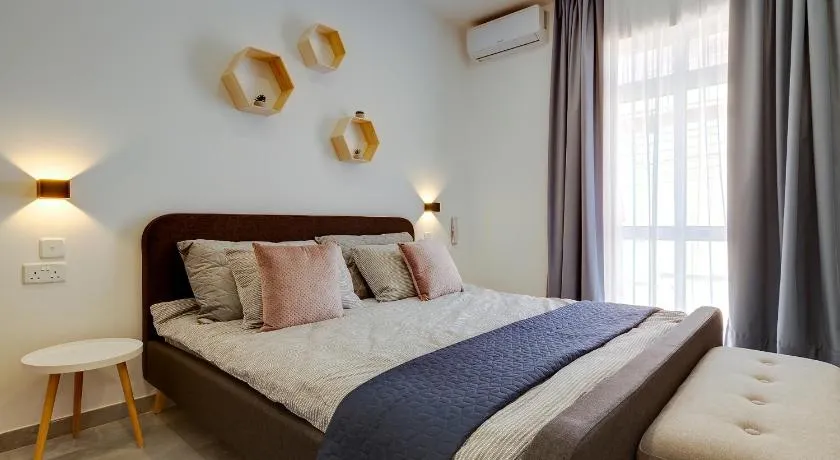 Perfect Location, Idyllic 2BR Apartment - Image 1