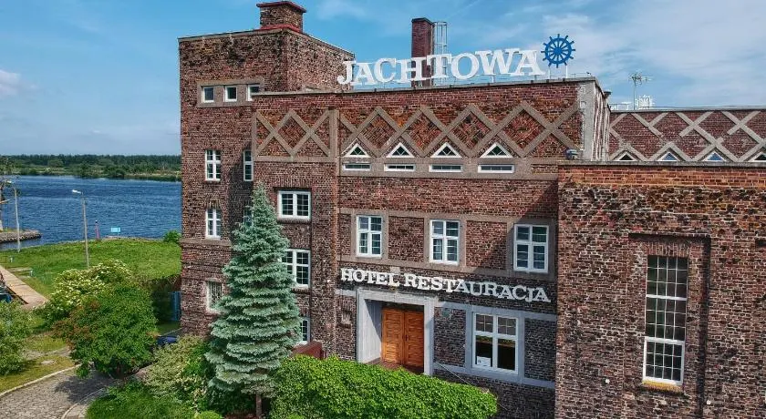 JACHTOWA Hotel i Restauracja - Image 1