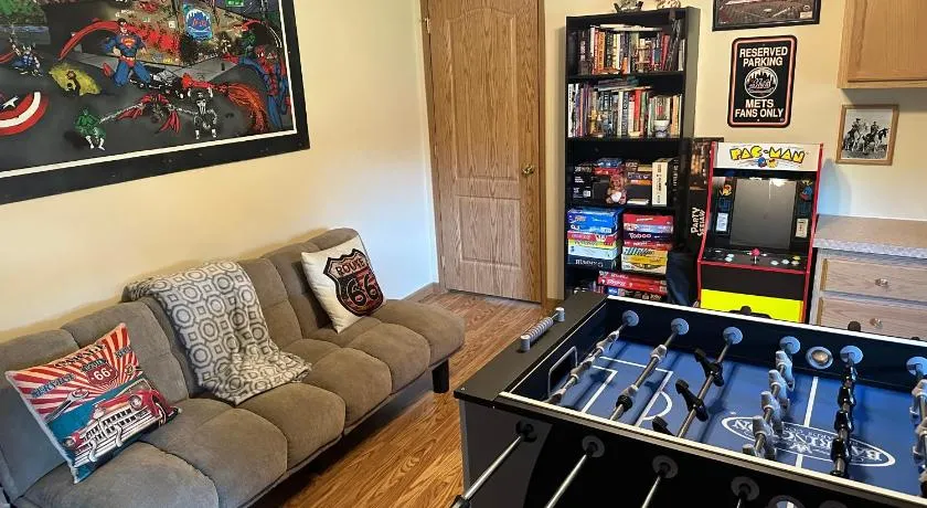 15 miles to Windham Mountain ! King Bed, Game Room, OutDoor Patio - Image 1