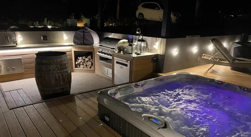 Luxury Stay with Spa, BBQ, Fresh Garden Produce - Image 1