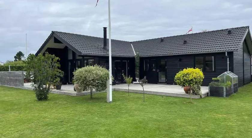 New Holiday Home Close To The Beach - Image 1