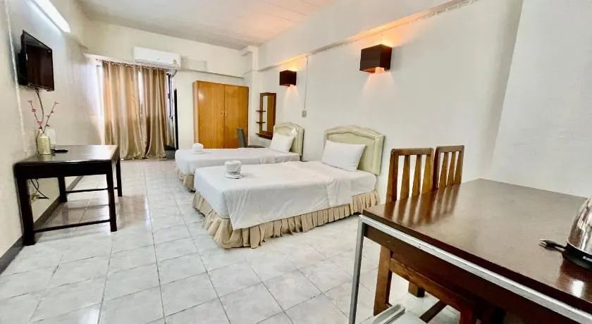 โรงแรมวินบางนา Win Bangna Hotel - Image 1