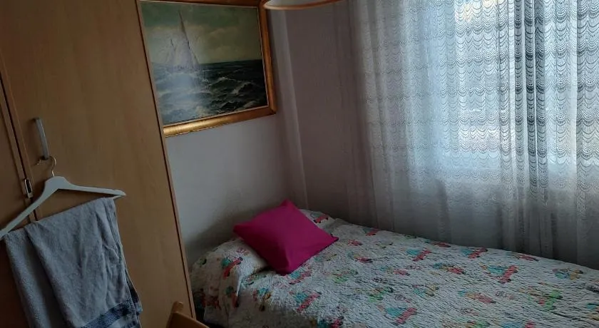 Habitación Privada Alameda de Osuna - Image 1