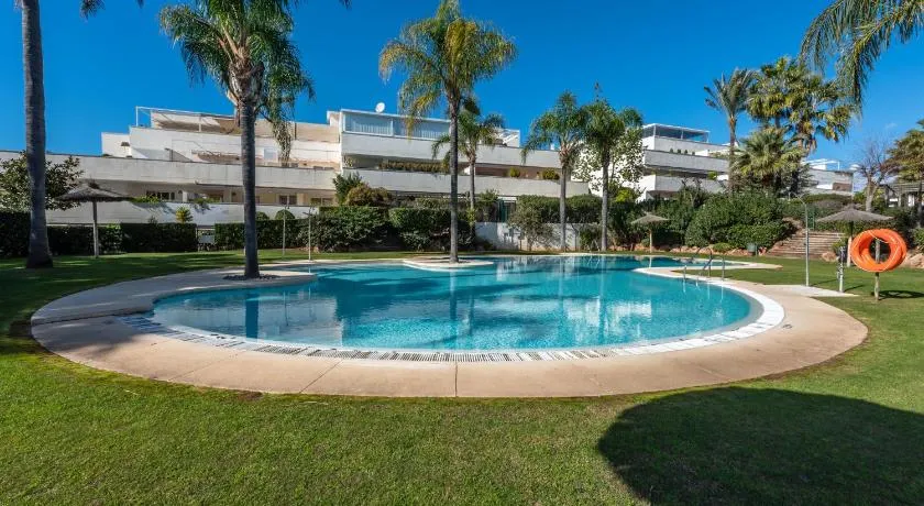Apartamento Altos de Banús V - Image 1
