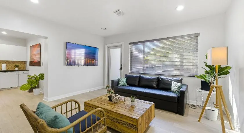Prime Location Miami House W Free Parking - Image 1