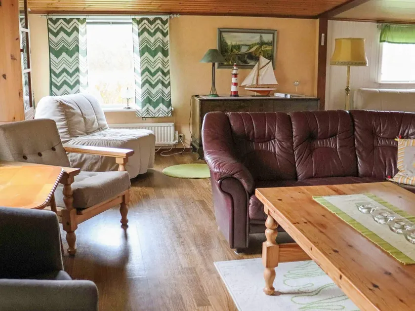 Summer cottage near the beach - Image 1