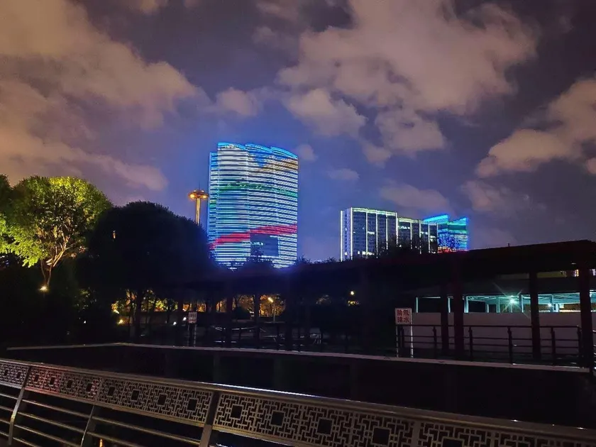 Lanyuan Holiday Hotel - Image 1