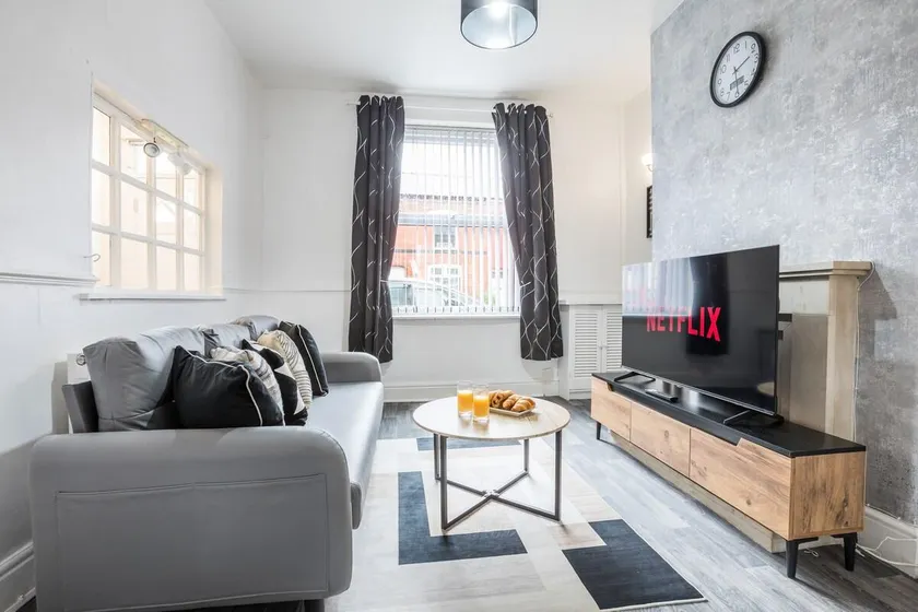 Modern 3BD House - Free parking - Fast WiFi - Image 1