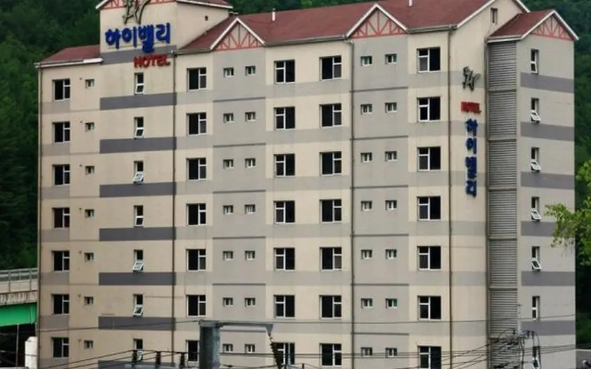 High Valley Hotel - Image 1