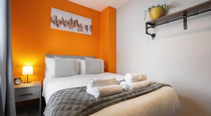Extended Stays Welcome - Sleeps 11 - FREE Parking - Hosted by HG Horizon Properties - Image 1