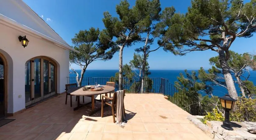 Maripins. Villa con jacuzzi y vistas únicas al mar - Image 1
