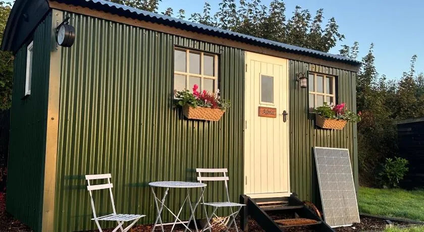 Harpers Huts - Alma - Image 1