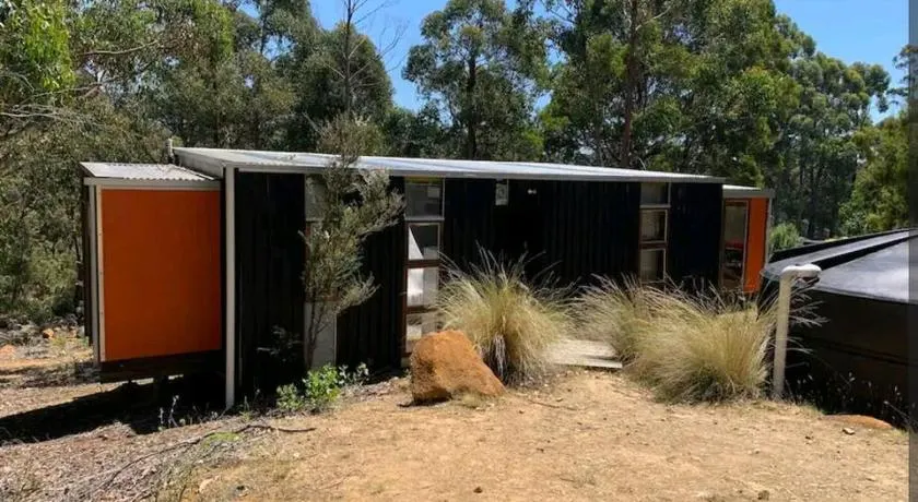 Francis Lane Tiny Studio - Image 1